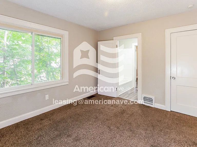 1472337_009_main_bedroom_13925833.jpg