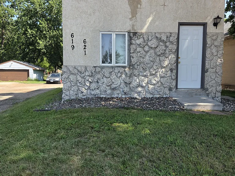 619 W Broadway Ave — Photo 1