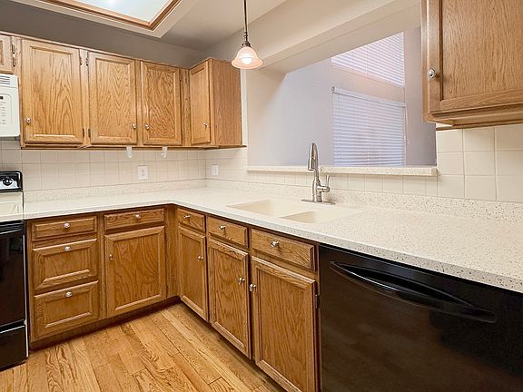 4th image of 8563 Redstone St