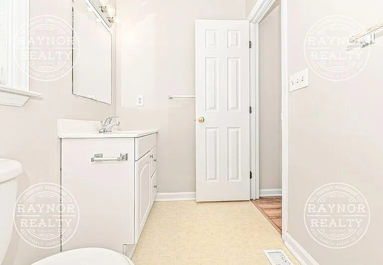 2102 W Knox St #B — Photo 12