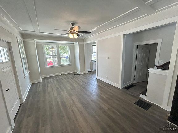 5th image of 401 Elvin Ave