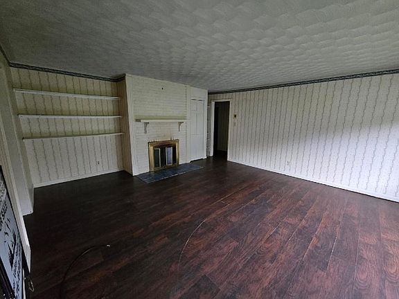 2nd image of 310 Chadwick Ln