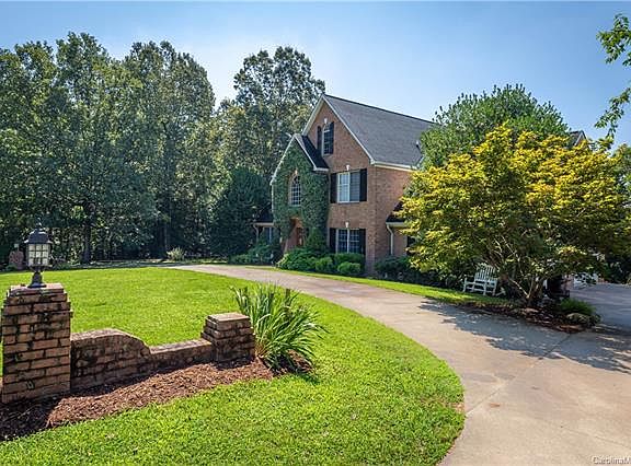 3rd image of 108 River Hills Way
