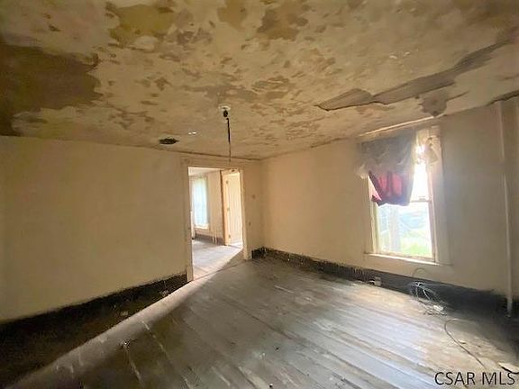 4th image of 137 Clair Ave