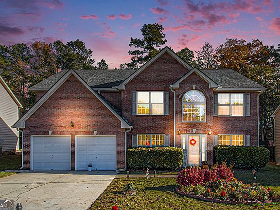 2nd image of 550 Windsor Way