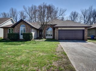 1146 W Burntwood St, Springfield, MO 65803