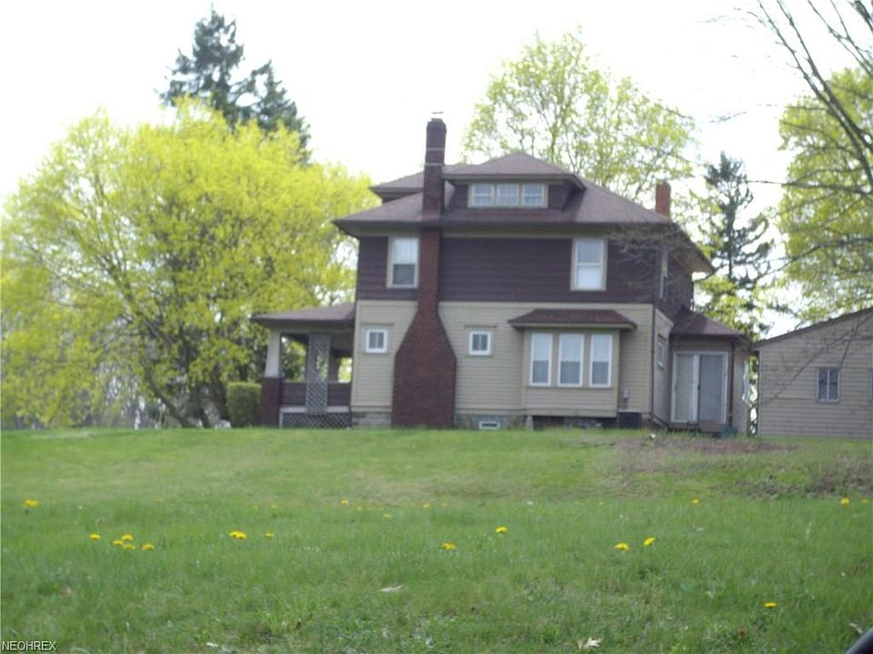2nd image of 2574 S Main St