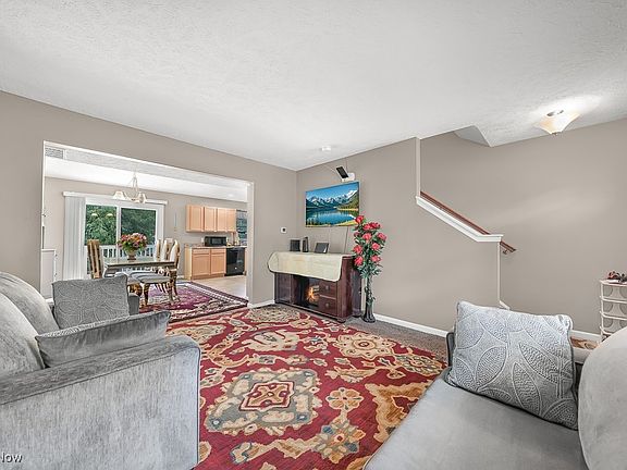 4th image of 106 Glenwood Cir