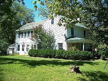 3rd image of 925 Asbury Ln