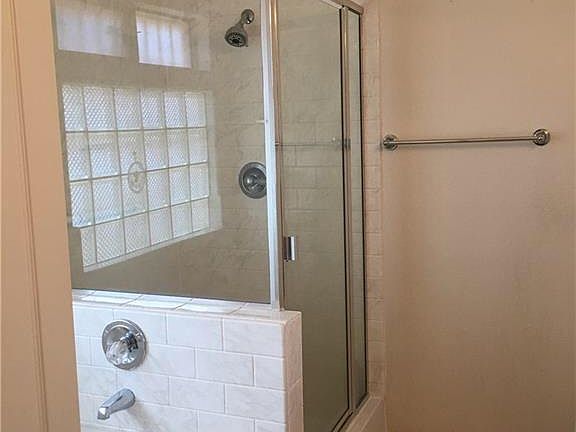 5th image of 6120 Los Robles Dr Unit E