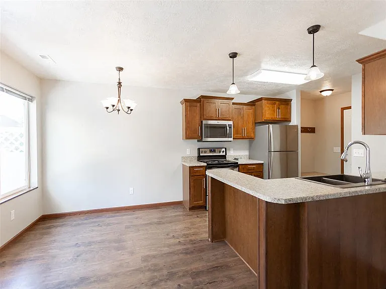 302 S Spring Pl — Photo 6