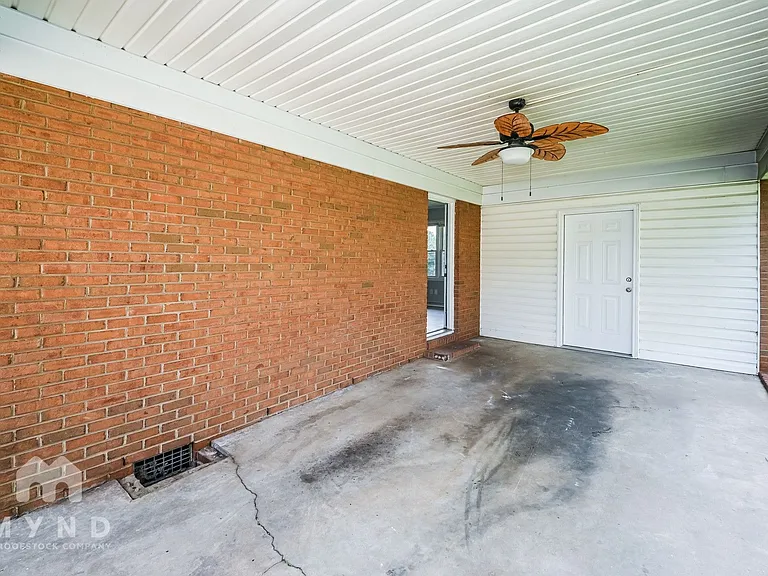 221 Tanglewood Dr — Photo 17