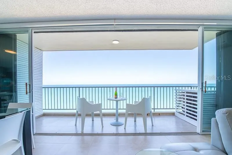 2 bed, 2.0 bath, 1000 sqft, $4,000 — Photo 2