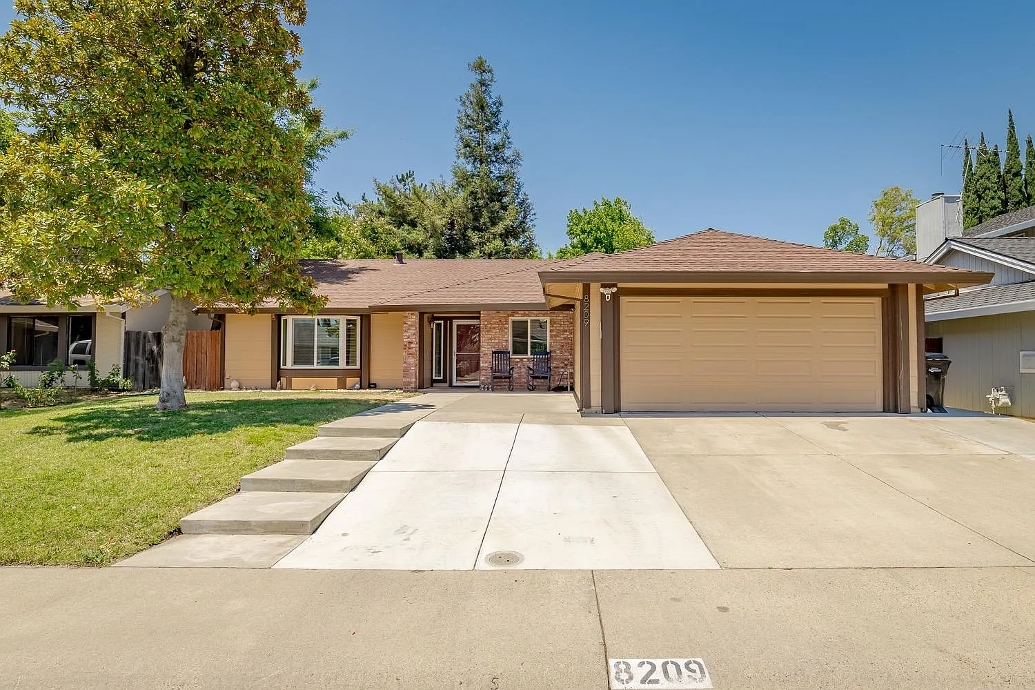 8209 Clarion Cir photo 1