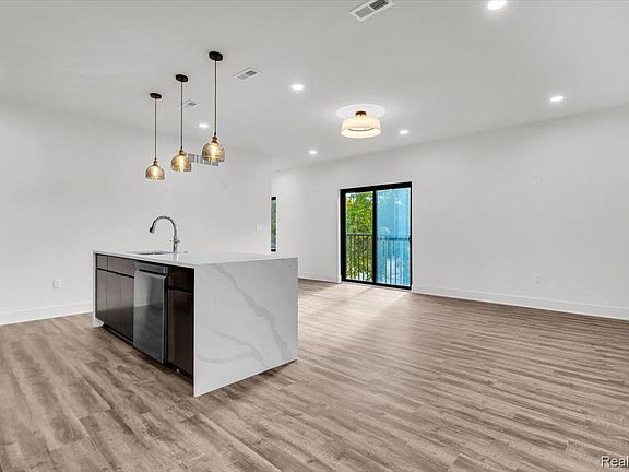 5th image of 5216 Avery St #9