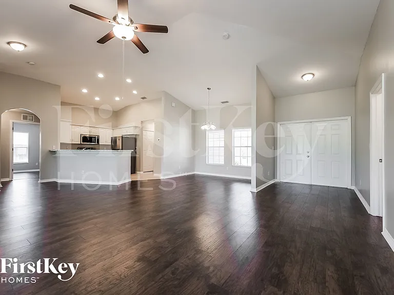 129 Wanatah Ave S — Photo 4