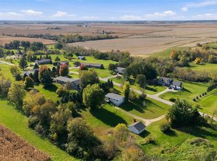 1611 High View Dr, Mount Vernon, IA 52314