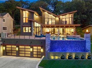 370 Lakeshore Dr W, Shawnee, KS 66217