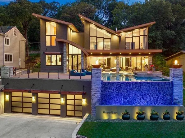 370 Lakeshore Dr W, Lenexa, KS 66217