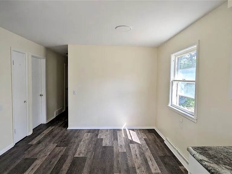 1692 Roberts St — Photo 4