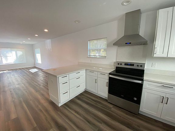 5th image of 556 Jackson Ave APT C