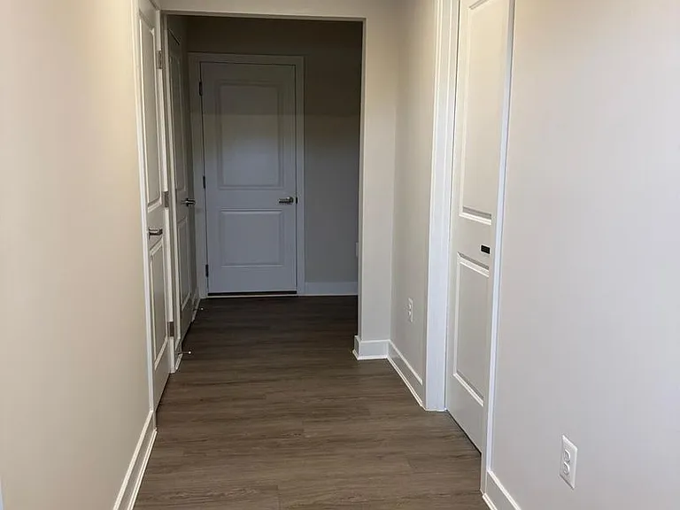 250 E Main St — Photo 23