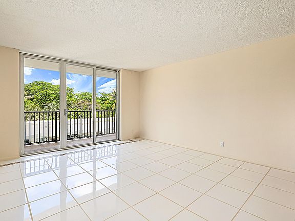 3rd image of 2121 N Ocean Boulevard #302e