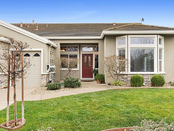 3rd image of 802 Summerset Drive