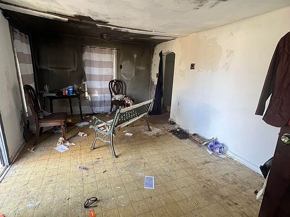 2nd image of 1419 E Oregon St