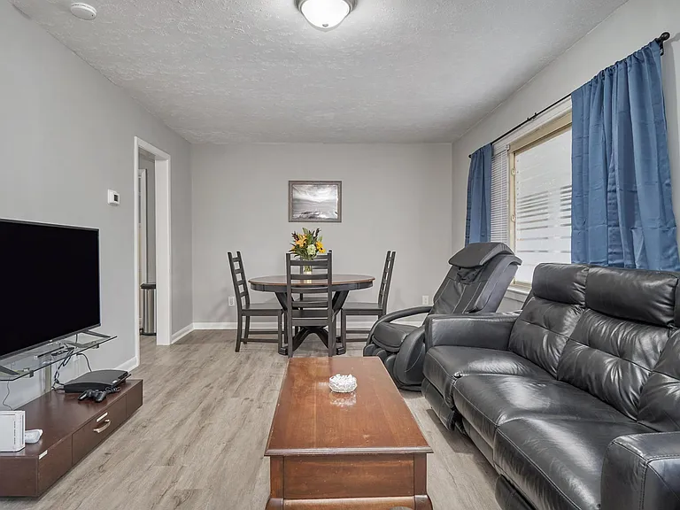 137 Woods Rd — Photo 11