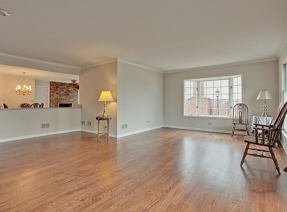 4th image of 1715 S Milbrook Ln