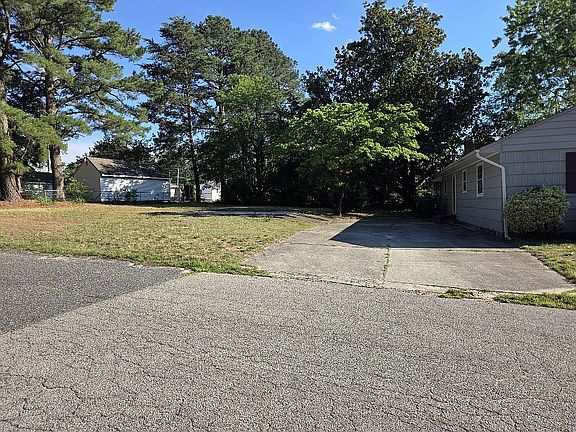 2nd image of 1415 Emerson Ave