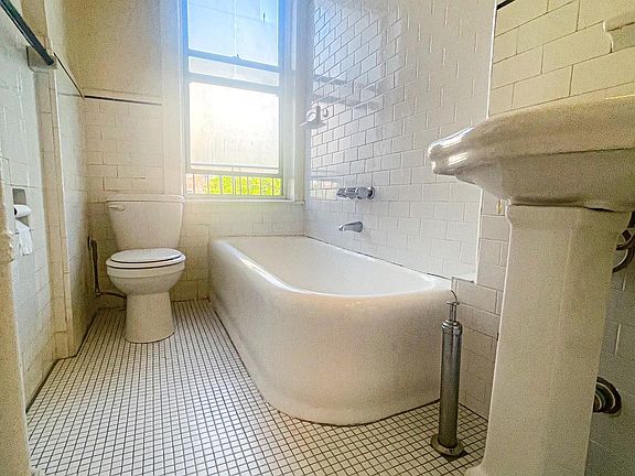 3rd image of 8260 116th St APT D3