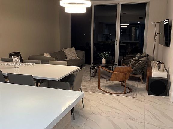 3rd image of 16385 Biscayne Blvd Unit 505