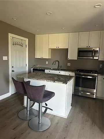2 bed, 1.5 bath, 1221 sqft, $1,400 — Photo 3