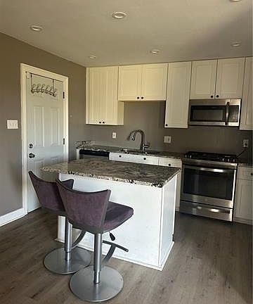 3rd image of 427 Bluebonnet St
