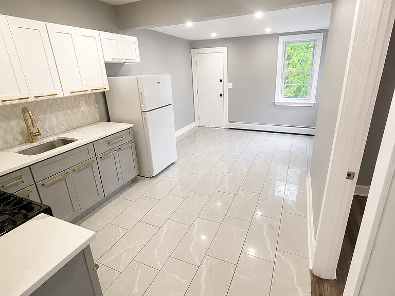 553 S Orange Ave #2B — Photo 2