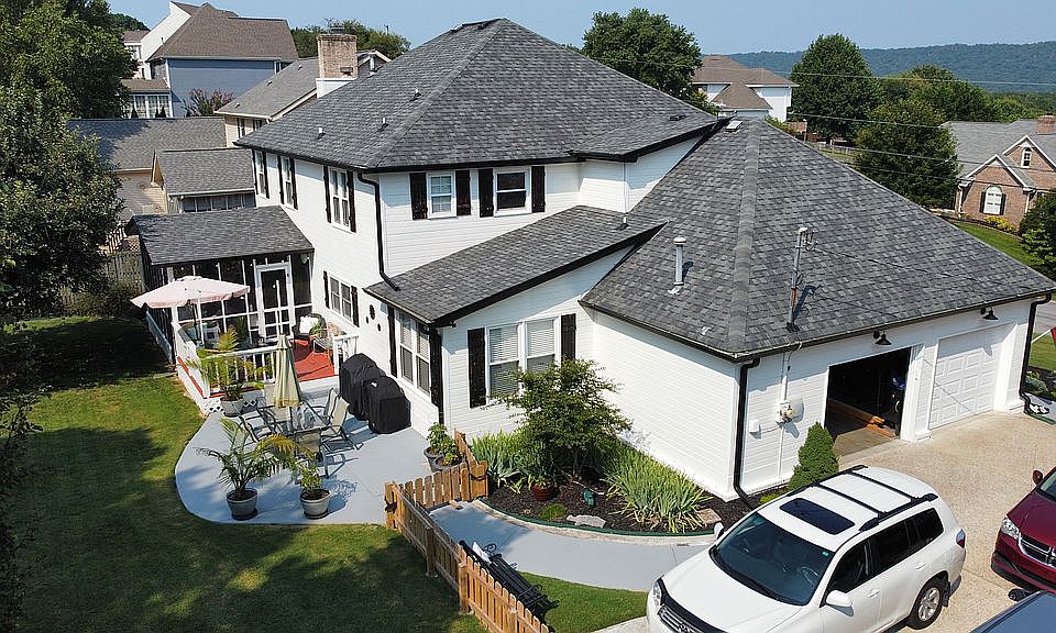 2nd image of 325 Shadow Ridge Dr