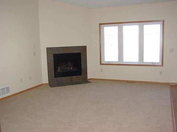 5th image of 2402 Pembrooke Dr