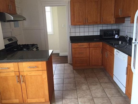 3rd image of 629 33rd Ave APT 6