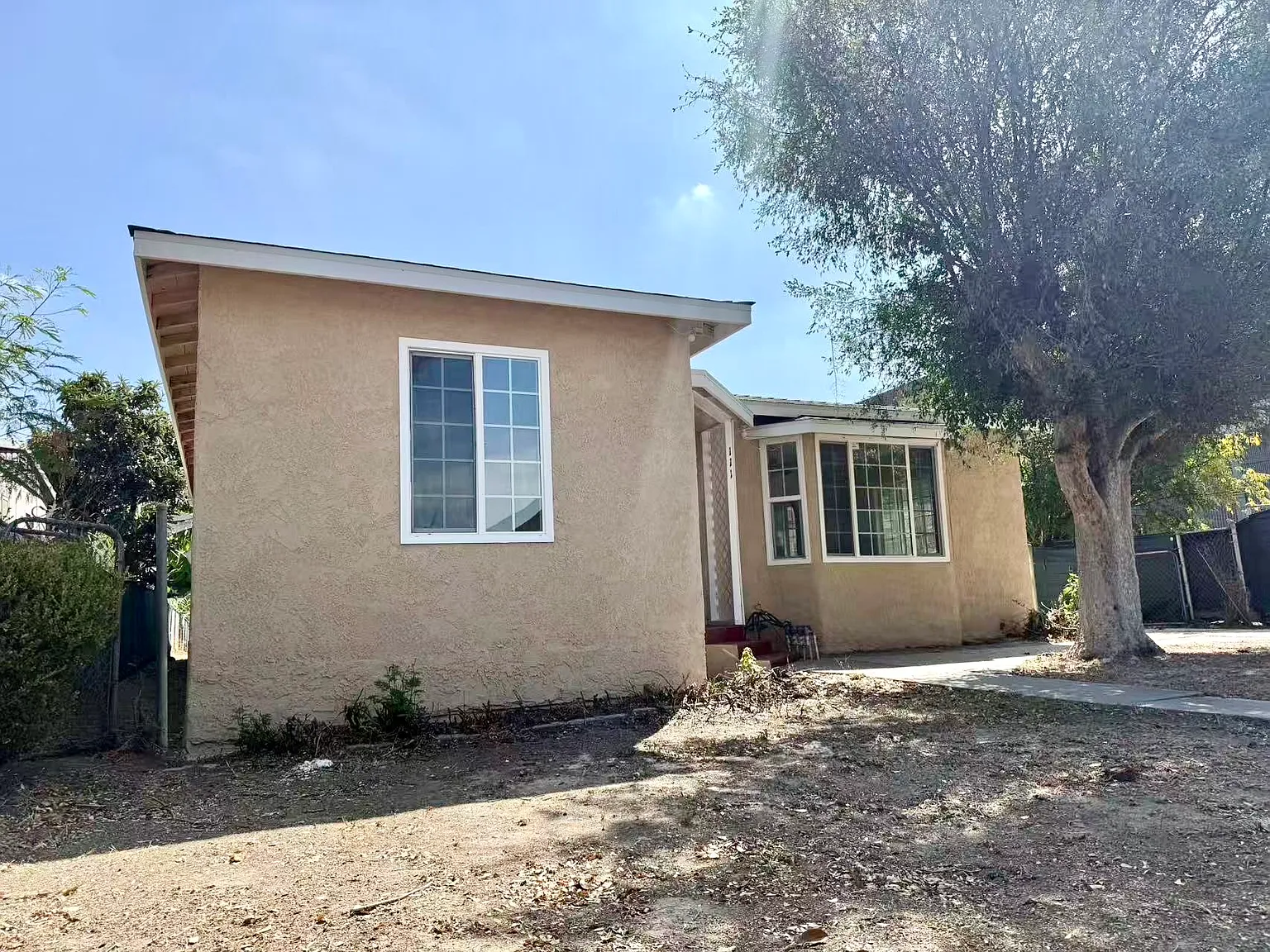4 bed, 2.5 bath, 2700 sqft, $3,000 — Photo 2