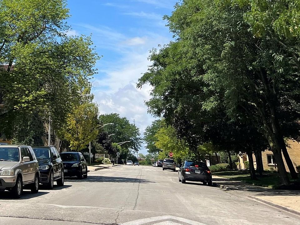 2nd image of 6430 W Belle Plaine Ave