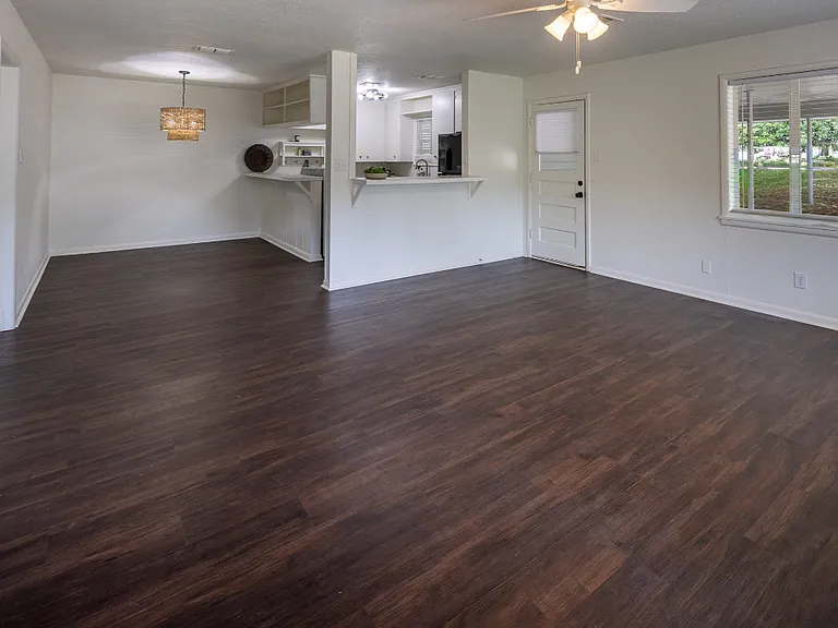 2521 Bateman Ave — Photo 5
