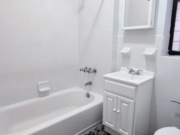 721 Walton Avenue image 7 of 7