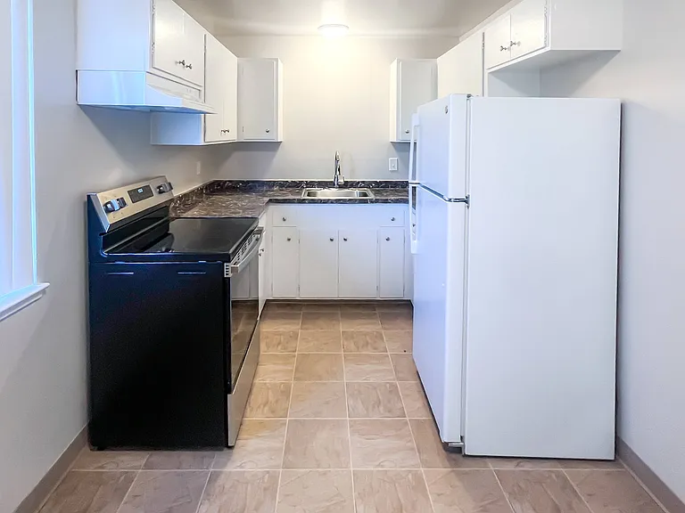 Monterey Manor Apartments — Photo 17