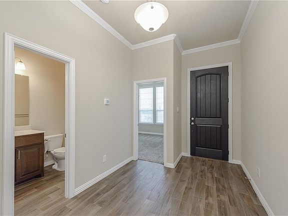 4th image of 4000 Crosstrees Dr