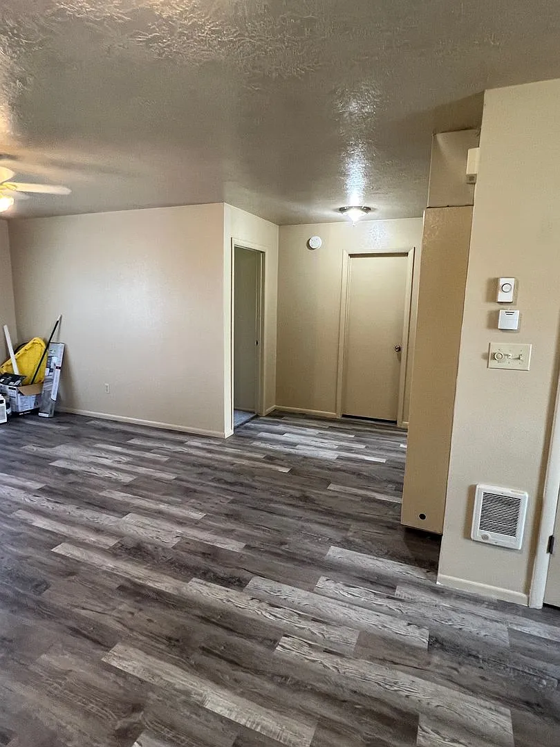 NEW-C 323/331 — Photo 3