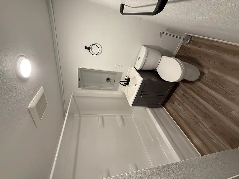 323 Seward Ave — Photo 11