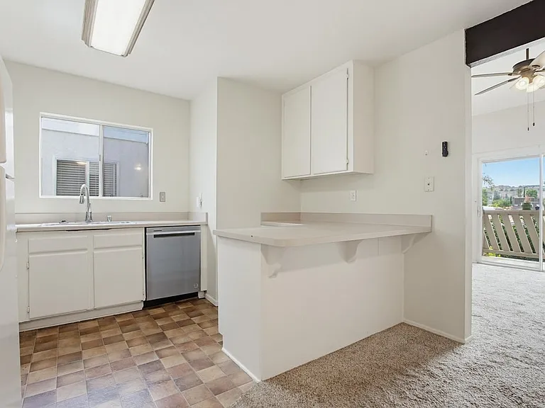 512 Sandalwood Pl — Photo 15