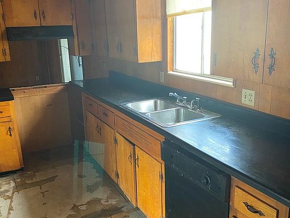 3rd image of 2803 Holmes Dr SE